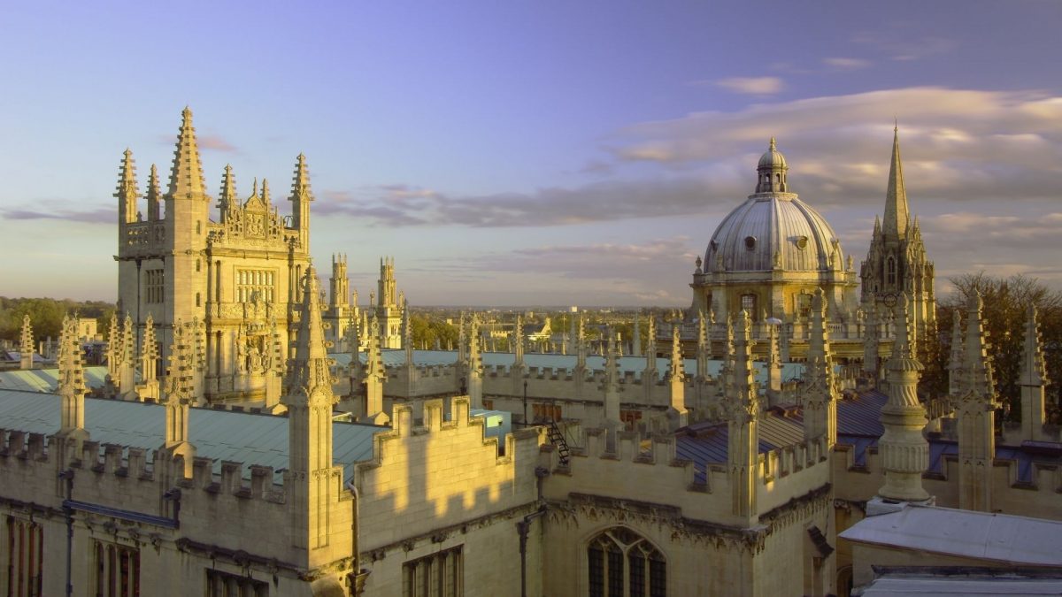 Uma das maiores e melhores universidades na Europa, Oxford.