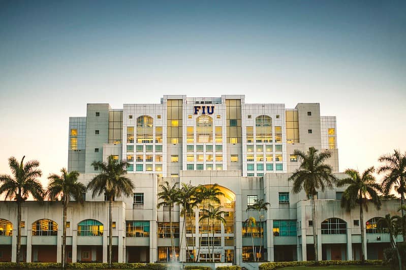 Com localização privilegiada em Miami, estudar na flórida dento da FIU será uma ótima oportunidade.