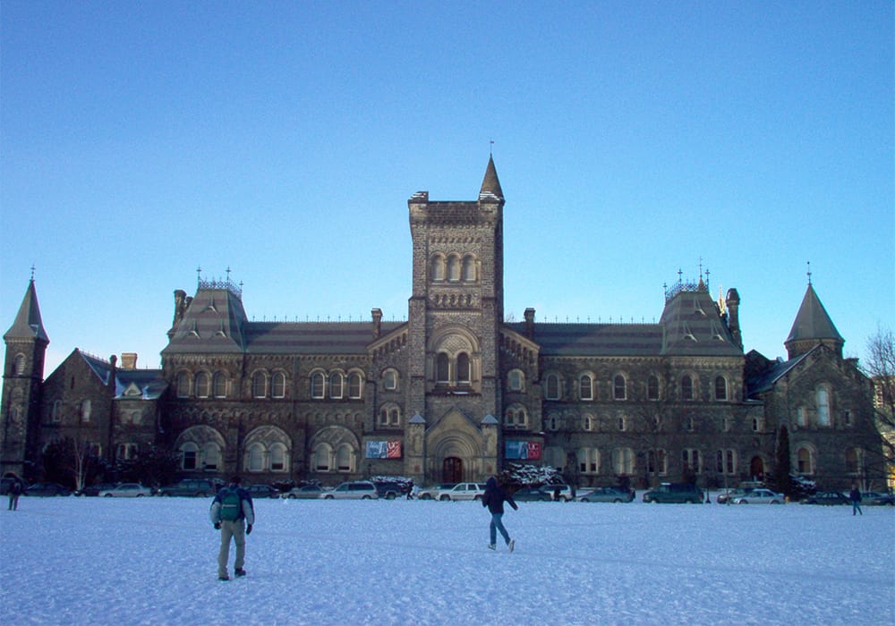 Universidade de Toronto no inverno Canadense e seus principais cursos.