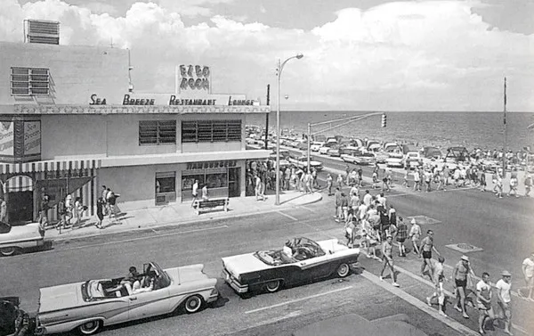 Fotografia em preto e branco de Fort Lauderdale antigamente.
