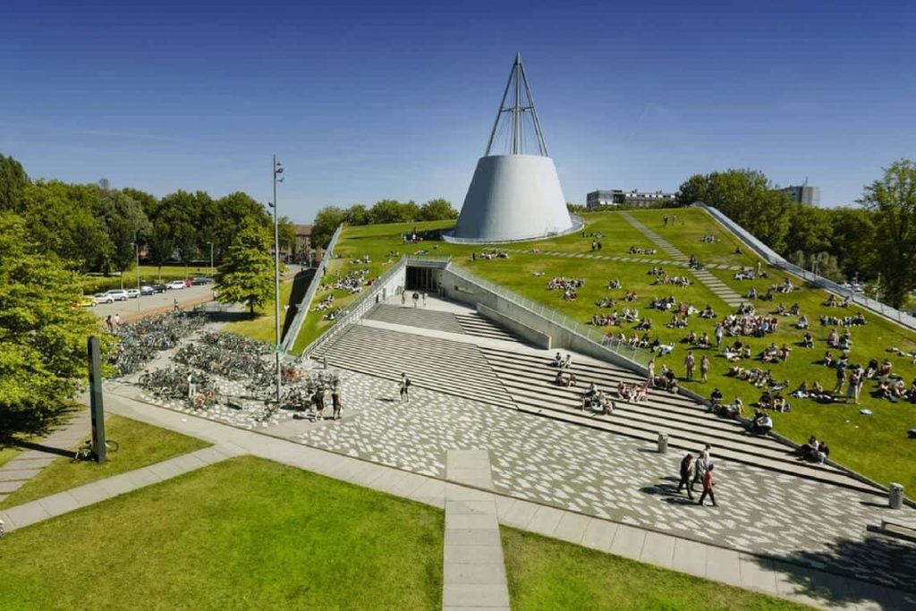 Vista da Delft University of Technology. Estudar arquitetura no exterior.