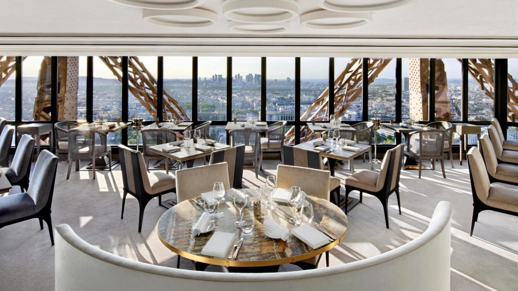 Le Jules Verne: um restaurante na Torre Eiffel em Paris