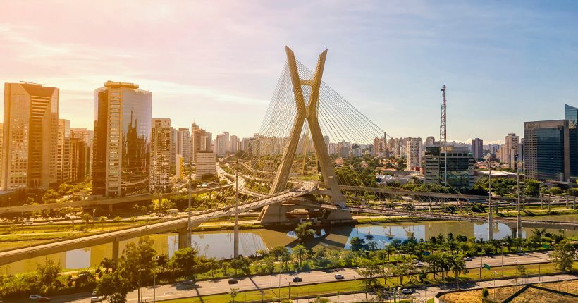 Cidade de São Paulo iluminada pelo sol
