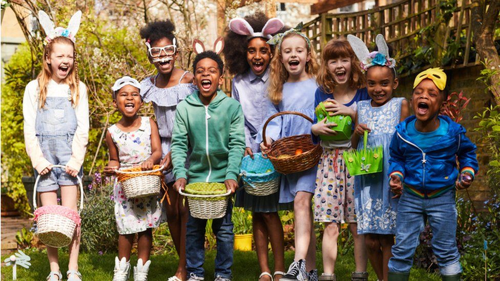 Crianças celebrando a páscoa