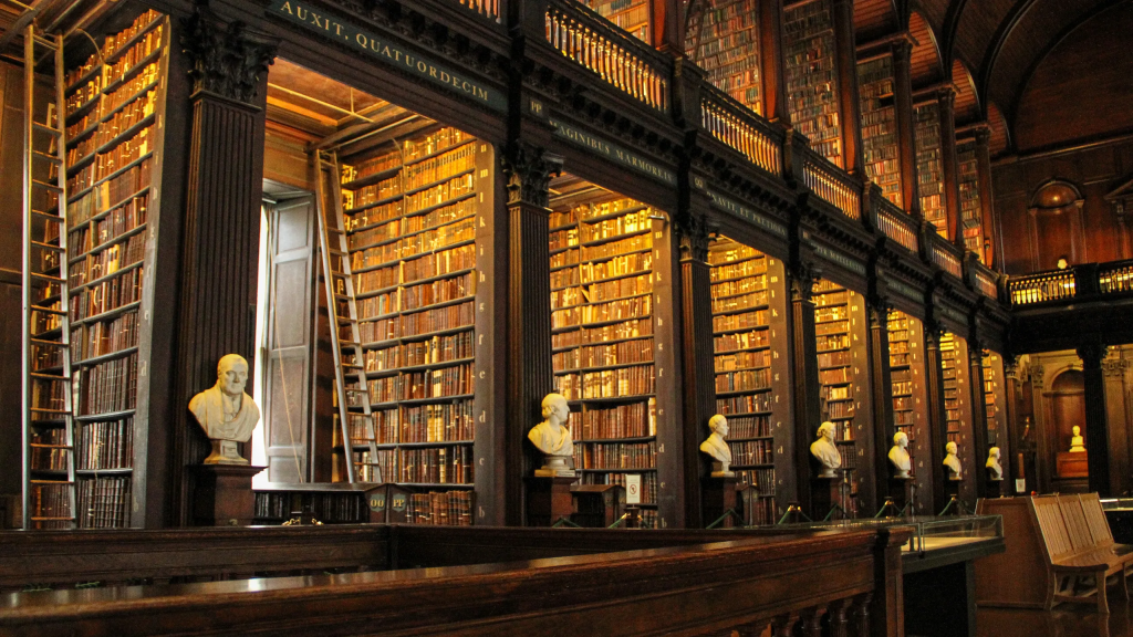 Biblioteca da Trinity College Dublin. Ensino superior na Irlanda.