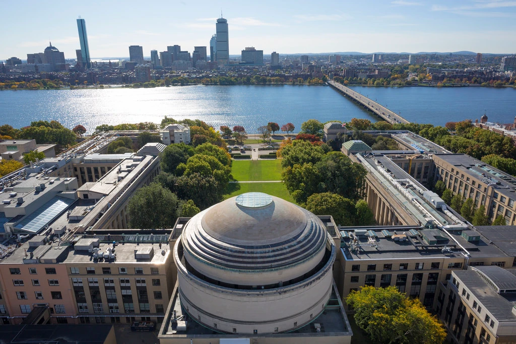 MIT, universidade de Massachussets, nos Estados Unidos