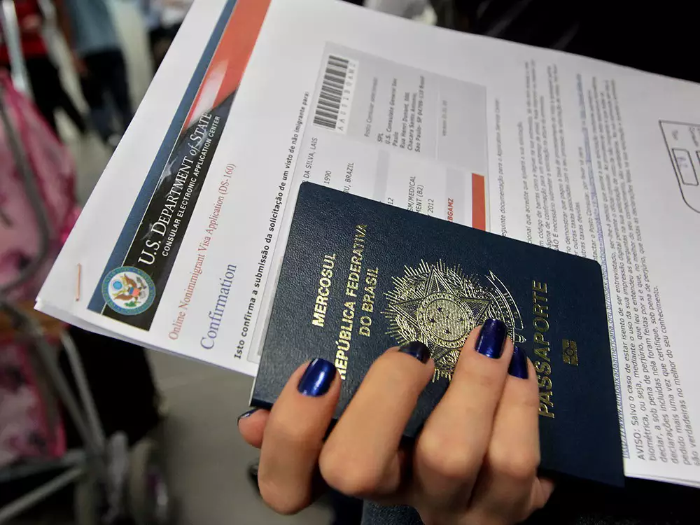 DS-160 dentro de passaporte brasileiro. Renovação de visto americano.