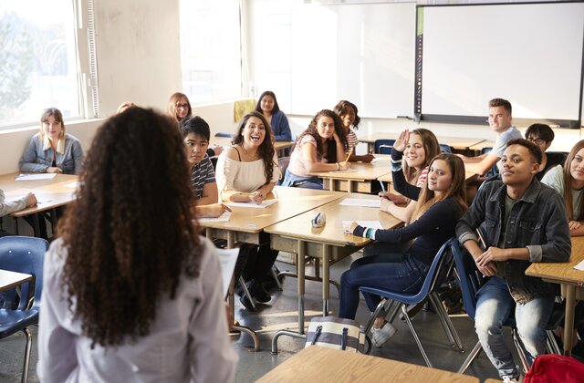 Alunos de ensino médio nos Estados Unidos assistindo a uma aula