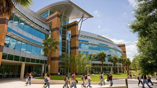 Fachada da Universidade Central da Flórida | Estudar em Orlando